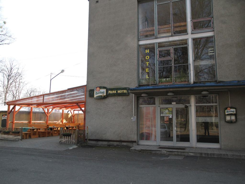 Parkhotel Opava Buitenkant foto