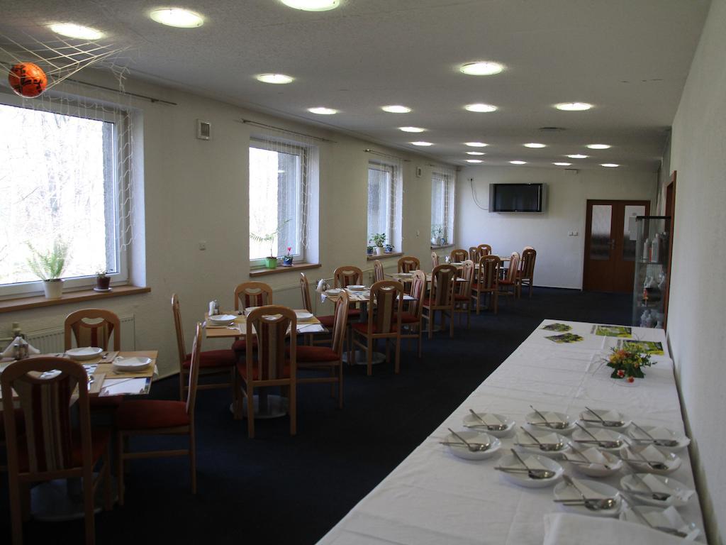 Parkhotel Opava Buitenkant foto